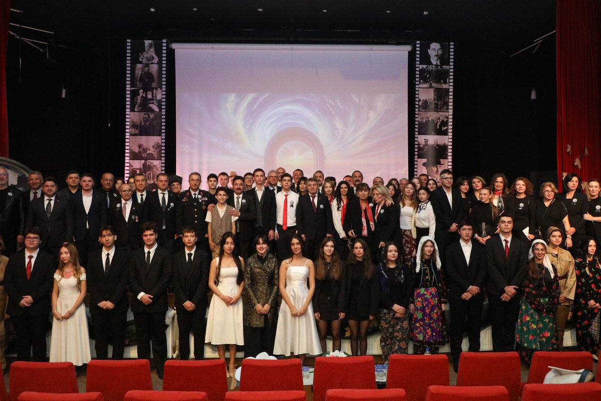 Ebediyete uğurlayışımızın 87. yılında Mudanya’da kalpler bir kez daha Ata’sında buluştu.

Siren seslerinde duran hayat; minnetle, saygıyla, inançla yeniden başladı.

Atatürk sensin, biziz! 🇹🇷