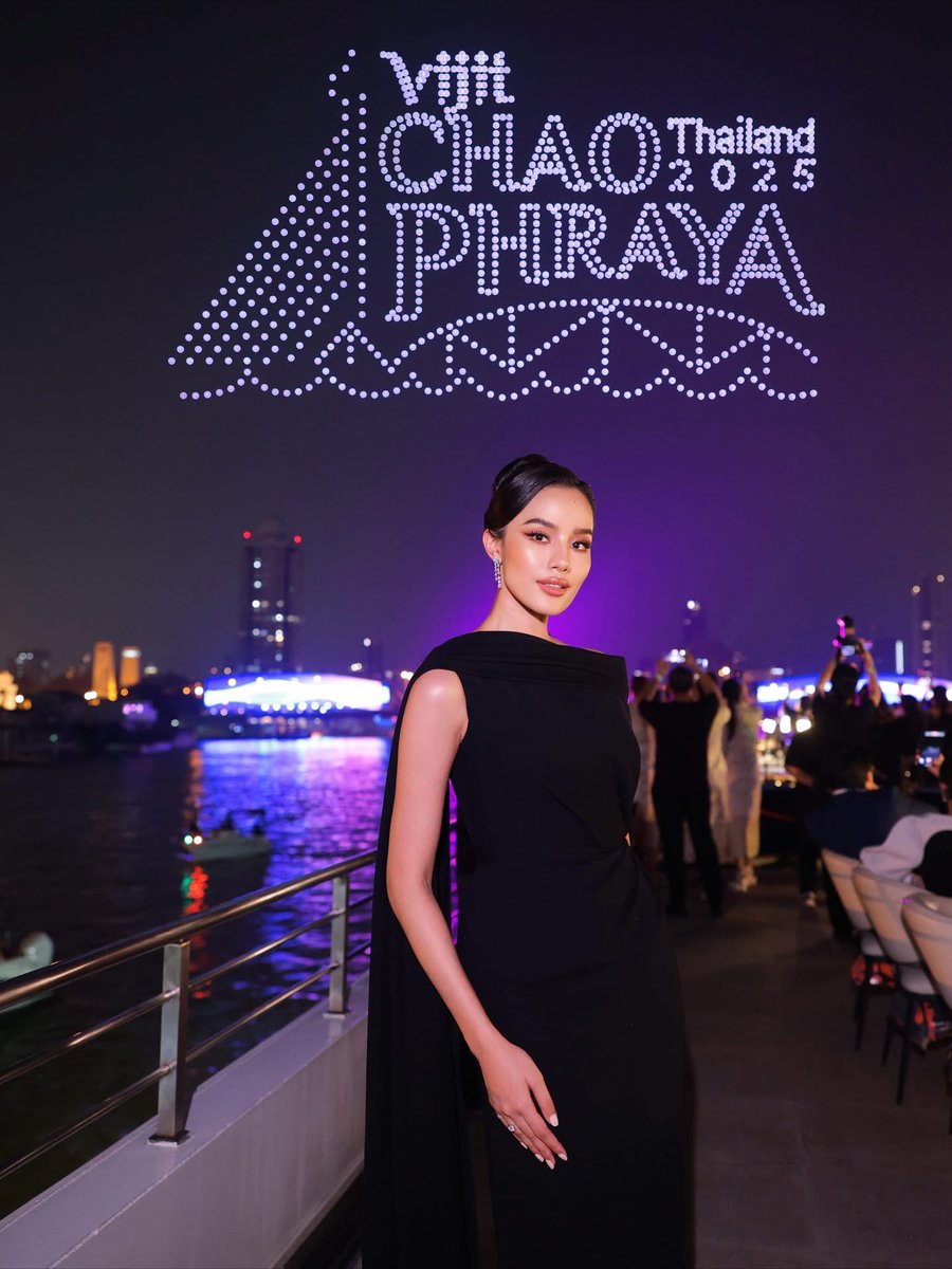 suchaaaata's tweet photo. Vijit Chaophraya 2025 
Experience the dazzling nighttime spectacle Light of Siam, illuminated with love and devotion to Her Majesty the Queen Mother along both banks of Chaophraya river from today to December, 23rd✨

#VijitChaophraya2025 #AmazingThailand #missworld2025 https://t.co/my54WJ5hHP