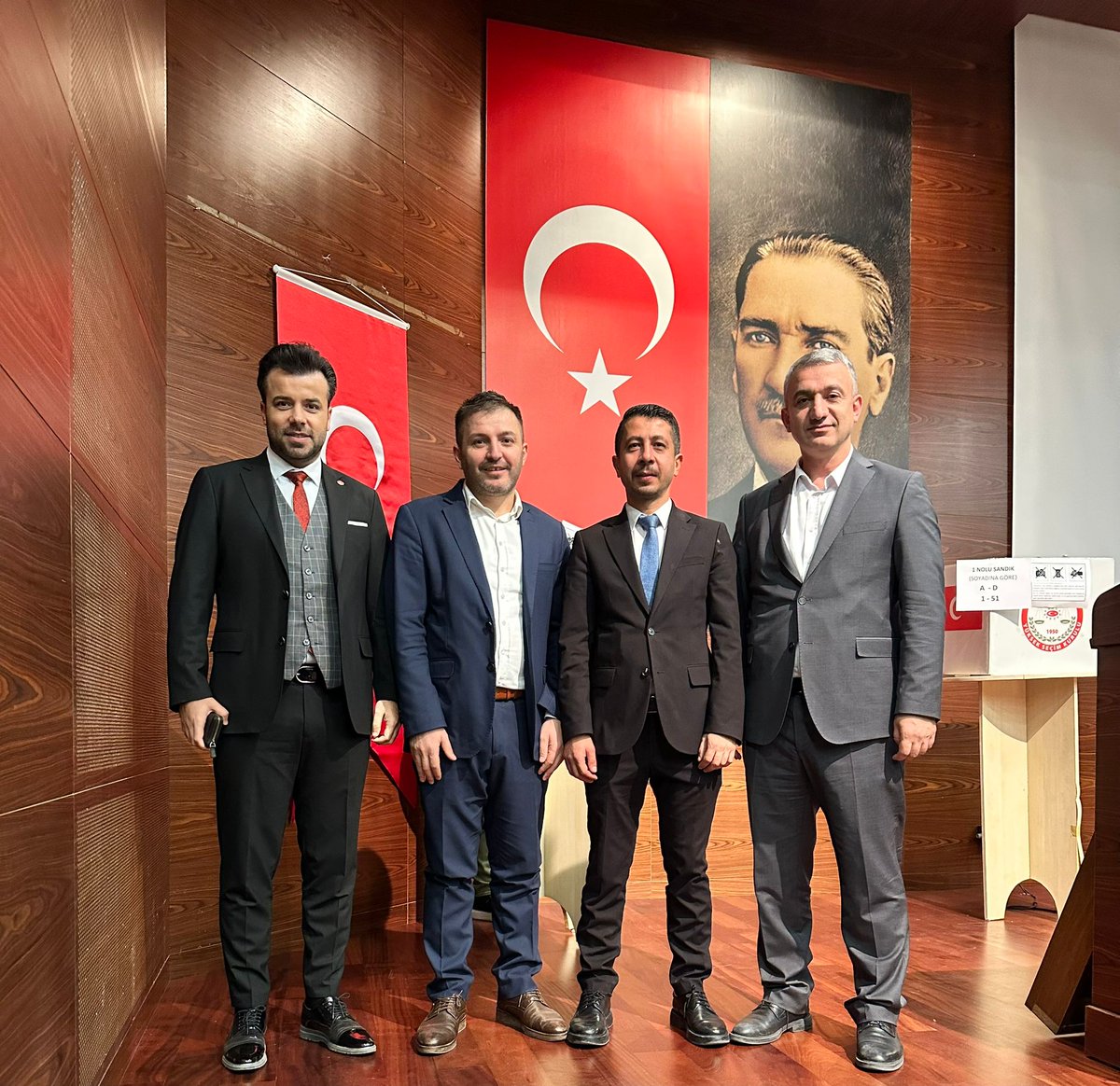 aokcu18's tweet photo. 6.11.2025 tarihinde yapılan olağanüstü kongre sonucunda Büro Memur-sen Ankara 1 nolu şube başkanlığına seçilen Selami TOYGAR kardeşim başta olmak üzere yönetim kurulu üyeleri başarılar dilerim. https://t.co/W5fxD13pTM