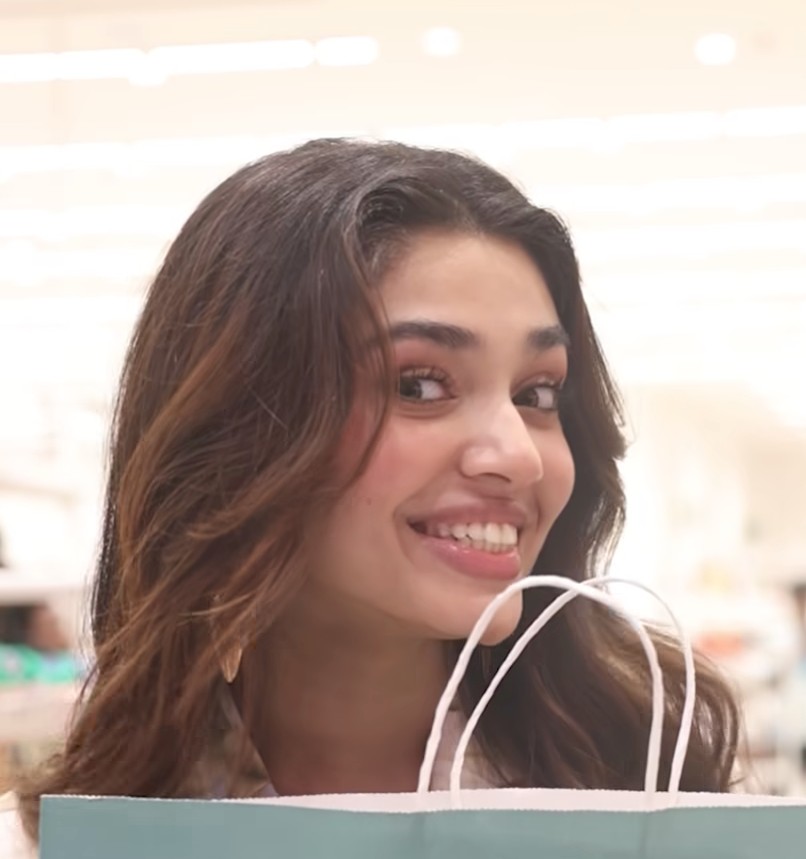 Bestie : condom la niraya flavours irukuda inga... Adhan ellathulayum 2 eduthuten... Motham 22 pack Iruku da

Me : 😭 Eyyy naan maximum 5 ku mela panna mudiyadhu di 😏

Bestie : nee maatitu padu da naan parthukidren mathatha

Me : 🙁 indha paithiyam kooda maati enna aaga porano