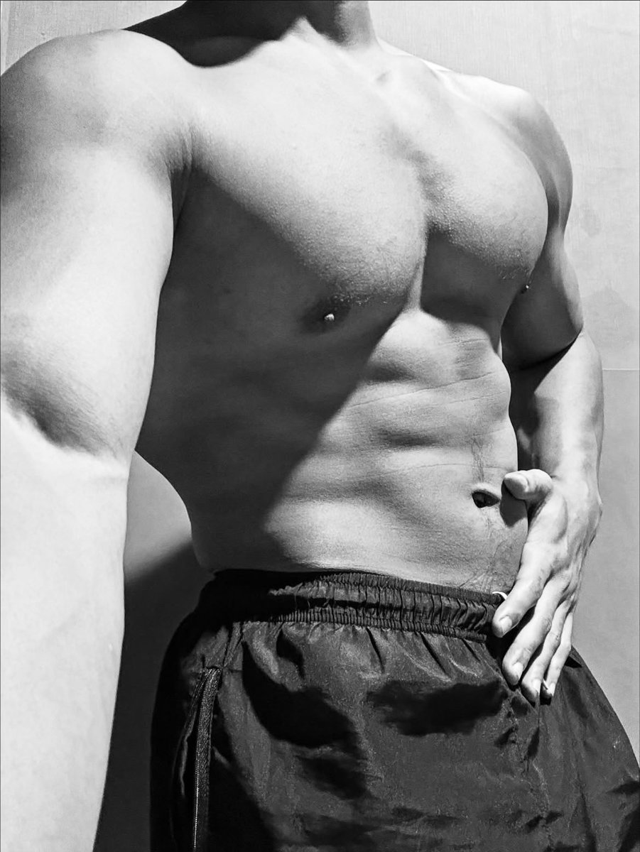 HolyArchKnight's tweet image. Workout done: 5’9 75KG 😁