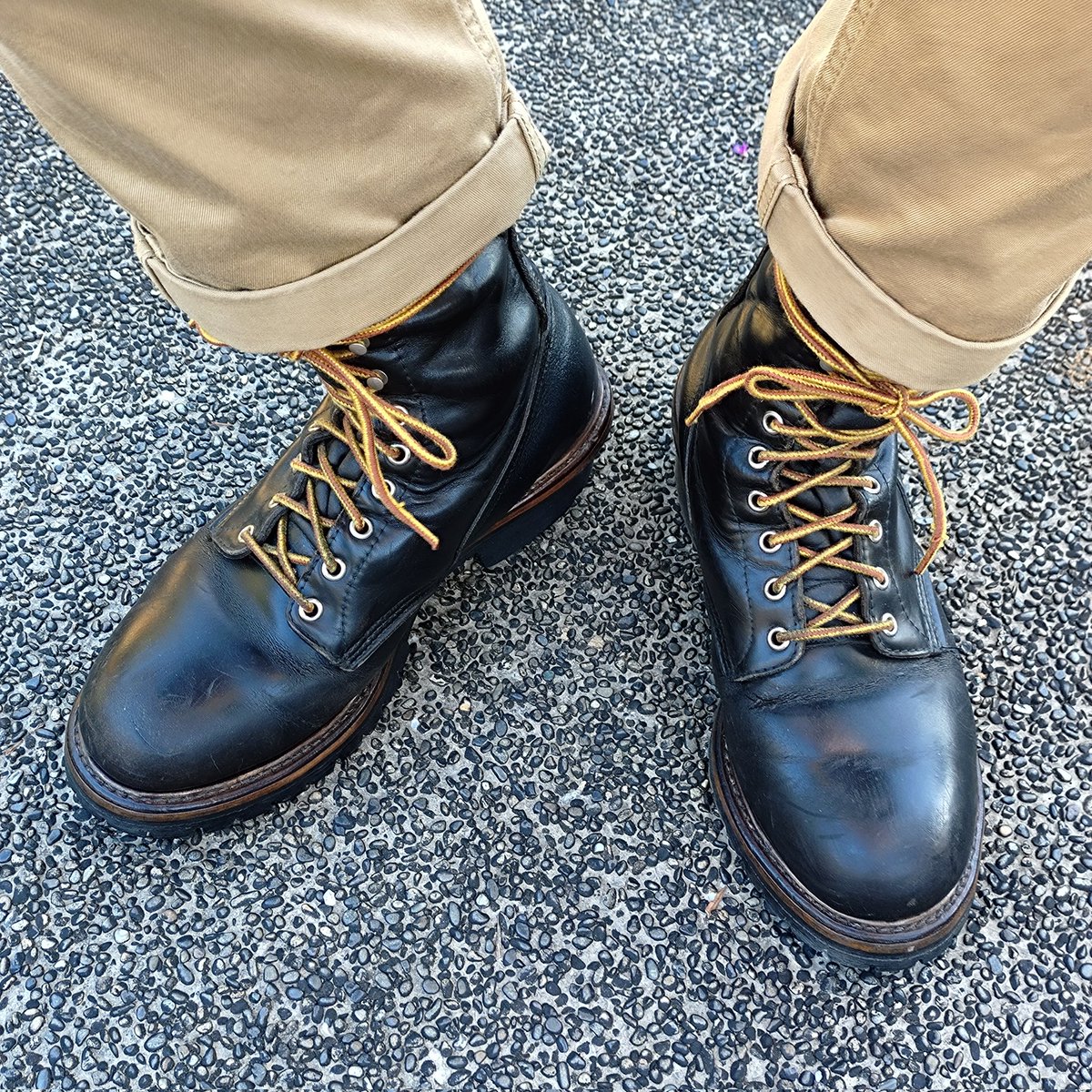 niy_20000v's tweet photo. 冬の楽しみ（夏も履きます）
#REDWING
#LOGGERBOOTS
#レッドウィング
#ロガーブーツ https://t.co/Lb1W3yd4tY