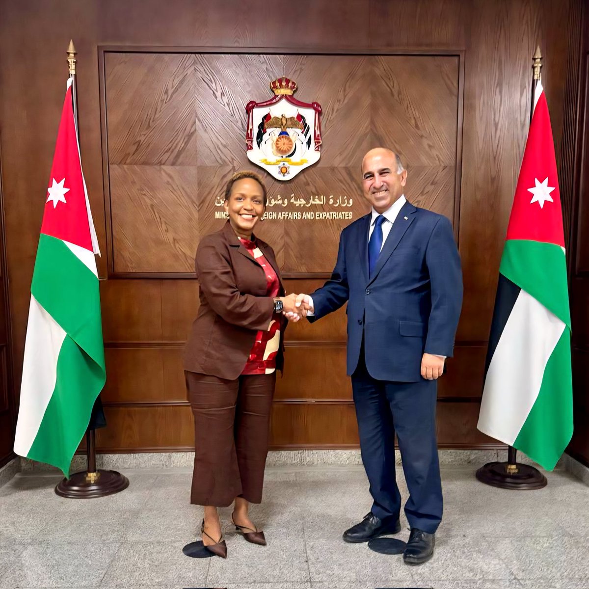 JoyceMsuya's tweet photo. A privilege to meet Secretary General @DAAlfayez 🇯🇴.

Jordan’s humanitarian leadership – from welcoming refugees to facilitating access – is an example for many.

Grateful for our strong partnership and Jordan's commitment to multilateralism in serving those most in need. https://t.co/pPyvStw0V0