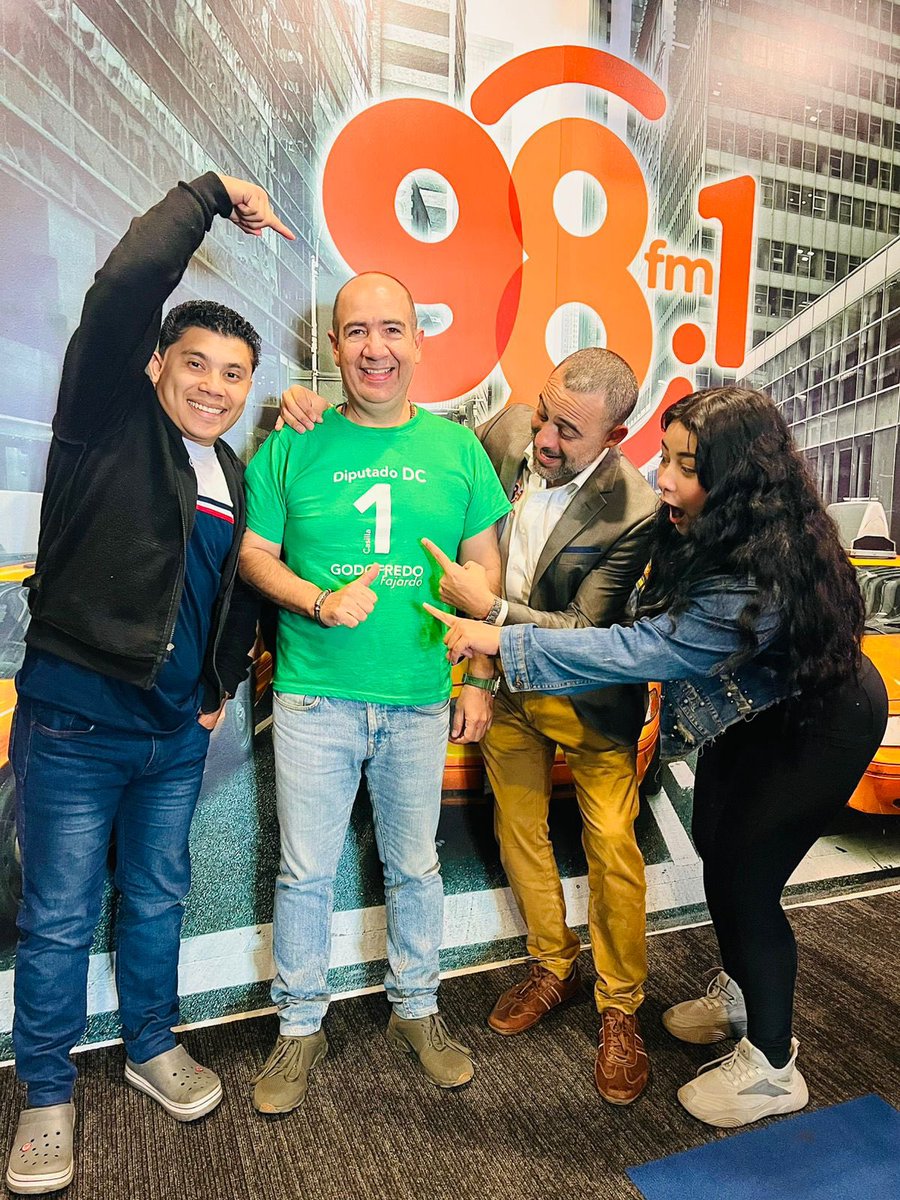 Confirmado: la Godomanía invadió ¡Qué Show! en la 98.1 FM. ¡Tuvieron que subir el volumen para contener tanta locura y buena vibra! 📻💥