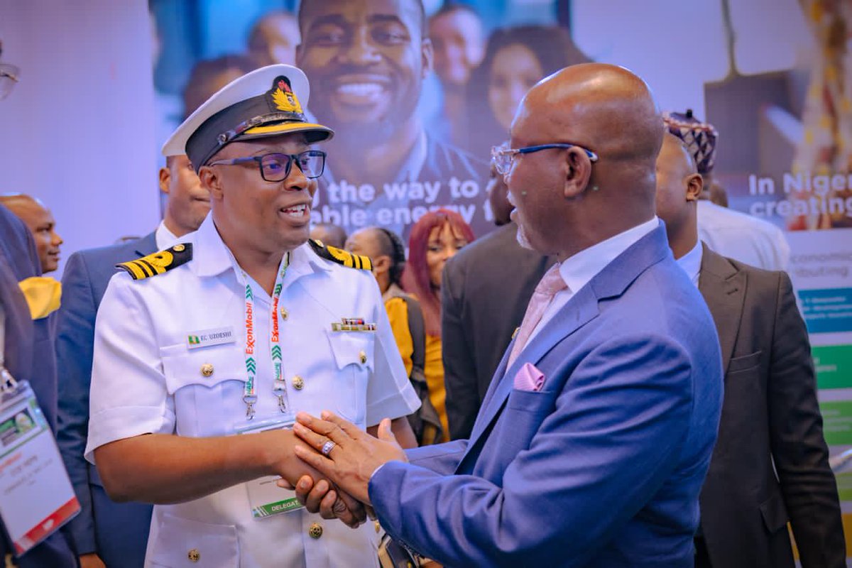 MaryAkinwande's tweet image. AIYEDATIWA SEEKS LOCAL SOLUTIONS TO END FUEL IMPORT

Gov. Aiyedatiwa urges homegrown strategies to cut fuel import, citing Ondo’s oil &amp;amp; bitumen strength. Mentions 500,000bpd Ilaje refinery PPP to boost jobs &amp;amp; energy security. #OndoState #EnergyReform