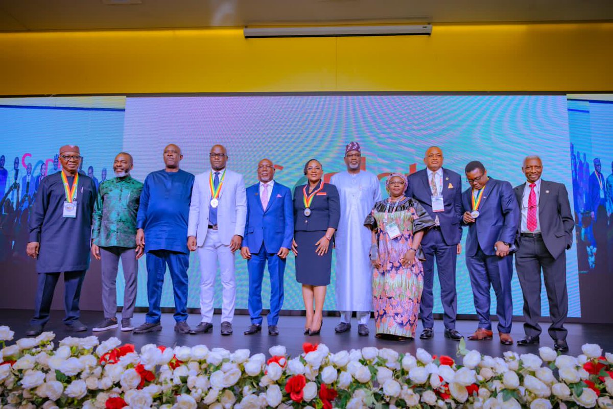 MaryAkinwande's tweet image. AIYEDATIWA SEEKS LOCAL SOLUTIONS TO END FUEL IMPORT

Gov. Aiyedatiwa urges homegrown strategies to cut fuel import, citing Ondo’s oil &amp;amp; bitumen strength. Mentions 500,000bpd Ilaje refinery PPP to boost jobs &amp;amp; energy security. #OndoState #EnergyReform