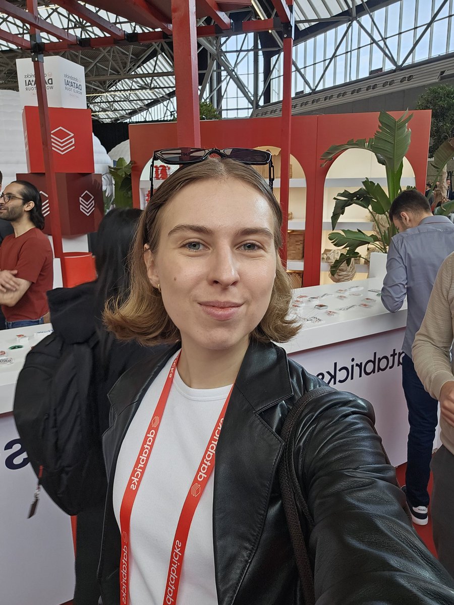 adkulakova's tweet image. Still catching my breath after Amsterdam, but quick shoutout to @databricks Data+AI World Tour 👇

1️⃣ Native @neo4j support → perfect for GraphRAG
2️⃣ Smooth GitHub ↔️ #Databricks link for cleaner workflows
3️⃣ Loved #Data4Good talk from UMC Utrecht 💙

Next stop: #WebSummit 🇵🇹