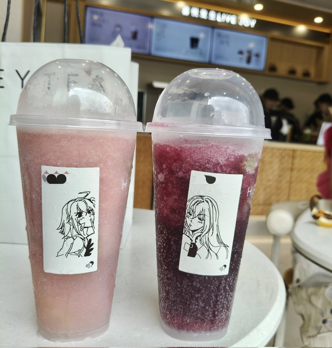 tucha91631001's tweet photo. 把自推印在奶茶杯子上真的好开心……画了一堆……明天还去点两杯……正好请今天帮忙的人喝
#FGO #キリぐだ https://t.co/AAADcWSsx3