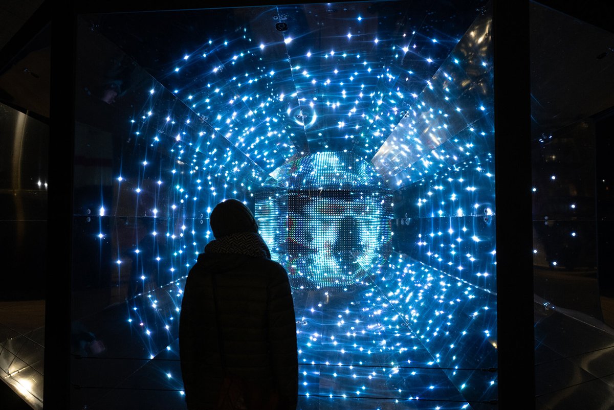 lumileds's tweet image. Inspired by nature’s most elusive elementary particle, ✨ Geist ✨ is a neutrino-inspired interactive #LED sphere that flickers and glows in response to movement.

@NobelMuseum explores how #LED technology transforms a cosmic work of art 🌌
bit.ly/4oYfjs2