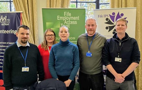 feat_tweets tweet media