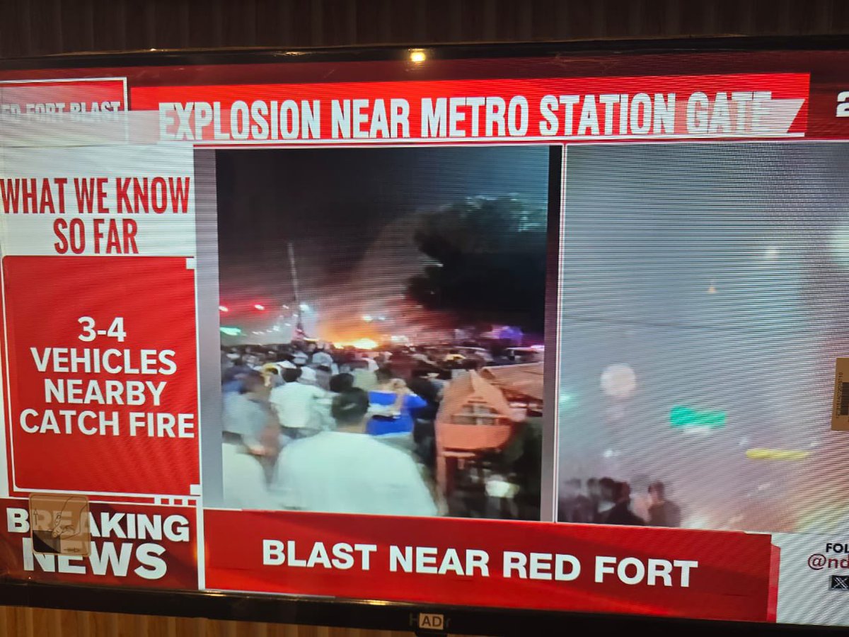 𝗗𝗲𝗹𝗵𝗶 𝗯𝗹𝗮𝘀𝘁𝘀 look like a 𝗙𝗮𝗹𝘀𝗲 𝗳𝗹𝗮𝗴 by 𝗜𝗻𝗱𝗶𝗮𝗻 govt and 𝗕𝗝𝗣 to blame 𝗣𝗮𝗸𝗶𝘀𝘁𝗮𝗻 and 𝗯𝗮𝗻𝗴𝗹𝗮𝗱𝗲𝘀𝗵 attack for 𝗕𝗶𝗵𝗮𝗿 𝗘𝗹𝗲𝗰𝘁𝗶𝗼𝗻. 𝟴 people 𝗸𝗶𝗹𝗹𝗲𝗱 and over 20 injured in the blast of New Delhi, India. 
#RedFort 
लाल किले