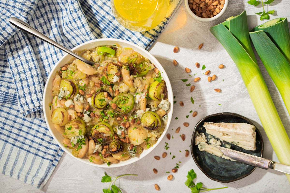 ✨ New Recipe Alert!  ✨

Warm up with our Leek &amp; Blue Cheese Otto — a creamy bean-based risotto that’s rich, comforting, and full of flavour.   

Perfect for cozy evenings and meat-free Mondays! 

thclements.co.uk/our-products/l…