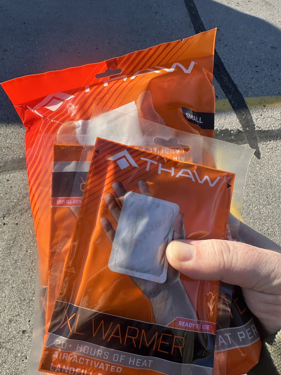 logancorkins's tweet image. About to go play golf and the current temp is 19….bring it on