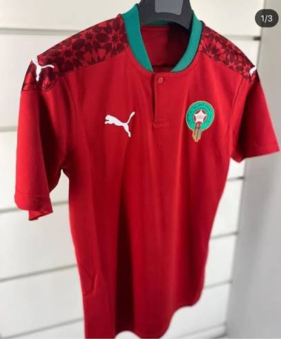 Garga48's tweet photo. @CarBarZin Le maillot Puma du Maroc de 2020 avec le motif Zellij sur les epaules. 2 ans avant qu'Adidas sorte celui de l'Algérie en 2022. Change pas la chronologie. https://t.co/RfLK8bfgt5