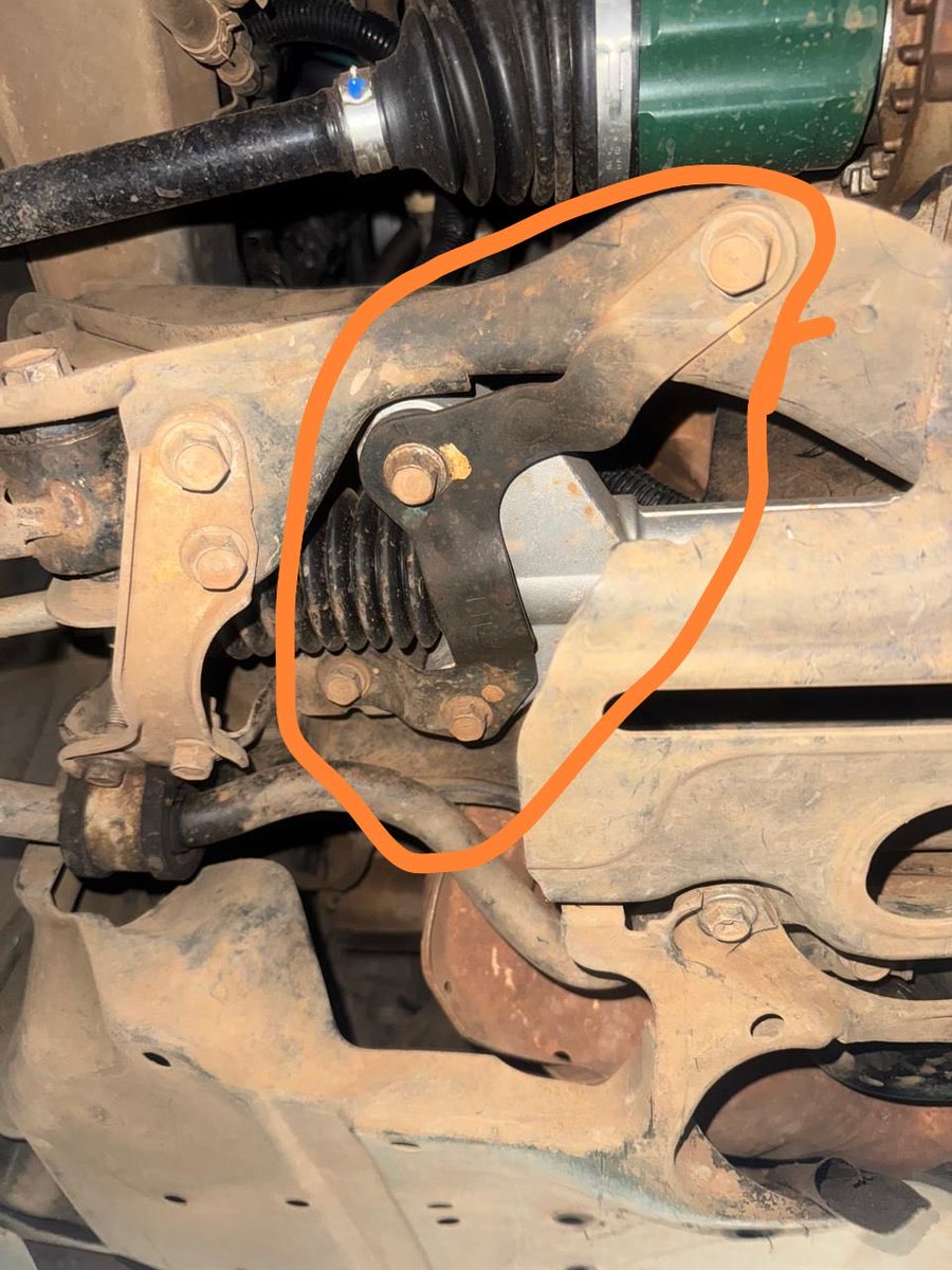 Gice me part number for the highlighted bracket in subaru Forester 2010 SH5-047618 RHD. I want the brakcte for the right hand side.