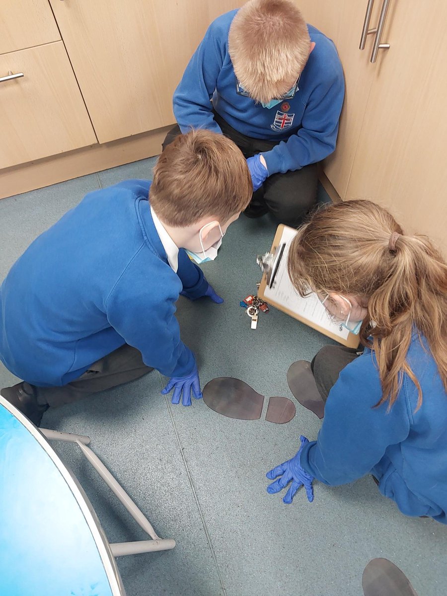 HalesowenWMP's tweet photo. ๐ฎโโ๏ธ Week 5 of Junior PCSOs at Our Lady & St Kenelm RC School!
Today, students learned how to work a crime scene, great fun and some brilliant investigators in the making! ๐๐
#JuniorPCSO #Halesowen #CommunitySafety https://t.co/a7rP2yQ1Vp