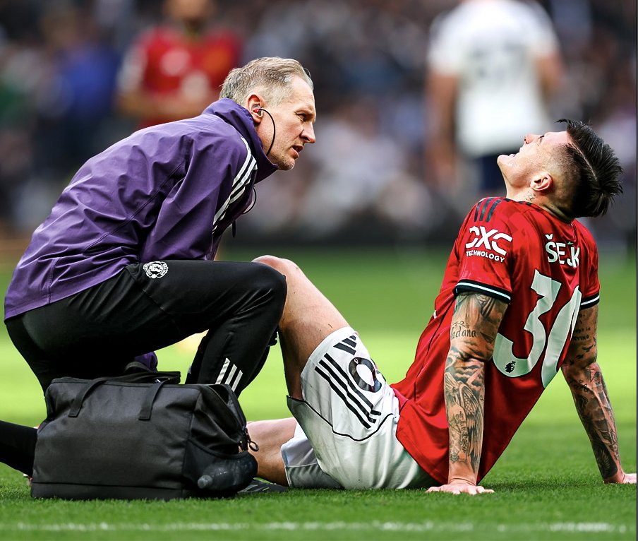 FrankEra_'s tweet photo. 🚨🇸🇮 | BREAKING:

The internal feeling at Manchester United is that Benjamin Sesko’s injury is NOT expected to keep him out for long.

[@FabrizioRomano] https://t.co/CXBiwa3gWr
