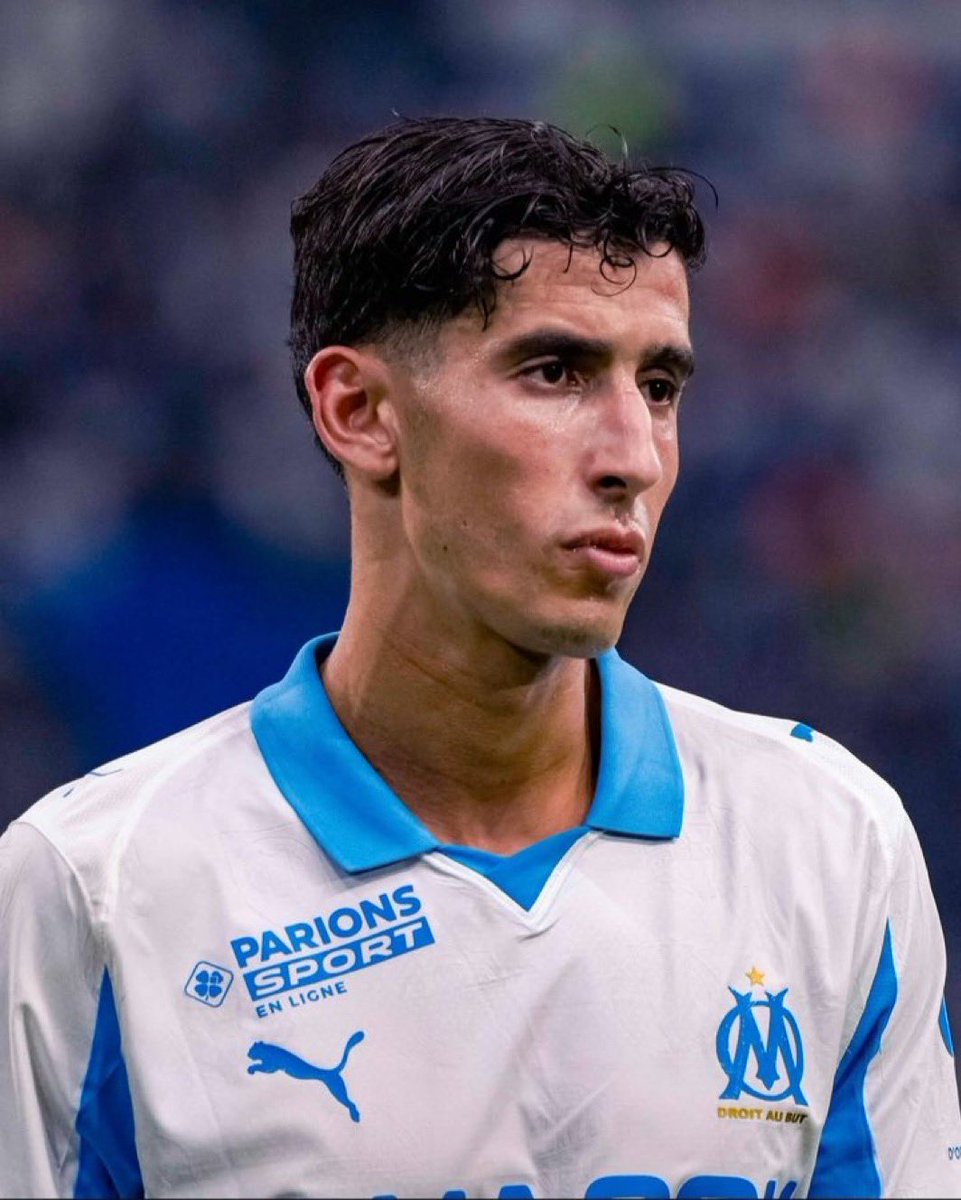 LaMinuteOM_'s tweet photo. 🚨🔵⚪️ Info LMO : 
Aguerd n’est pas inquiet pour son état et ne doute pas de sa participation à la CAN. 

Il a simplement besoin de repos pour retrouver sa pleine forme. 

Le défenseur poursuit sa récupération avec prudence avant un retour progressif à la compétition.

#TeamOM https://t.co/D8ExogBK5N