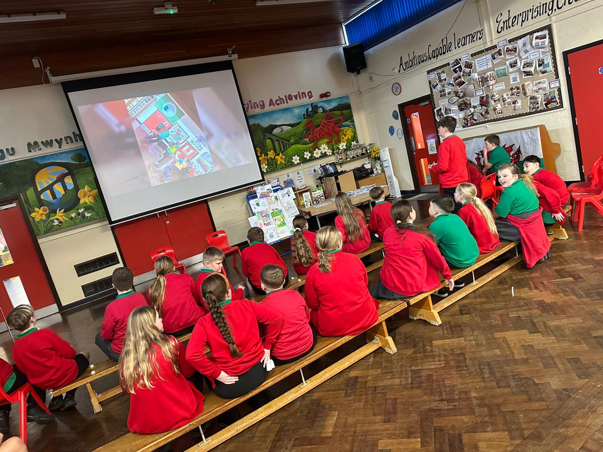 CefnCouncil's tweet image. 🎓 Huge well done to Ysgol Cefn Mawr Yr 6 for a brilliant #StayOnSide presentation!

They shared fun facts (like ASB doesn’t happen in Antarctica 🧊), celebrated community heroes &amp;amp; showed off handball skills! 🏐

Congrats to all graduates! 🌟👏 

Funded by @TNLComFundWales