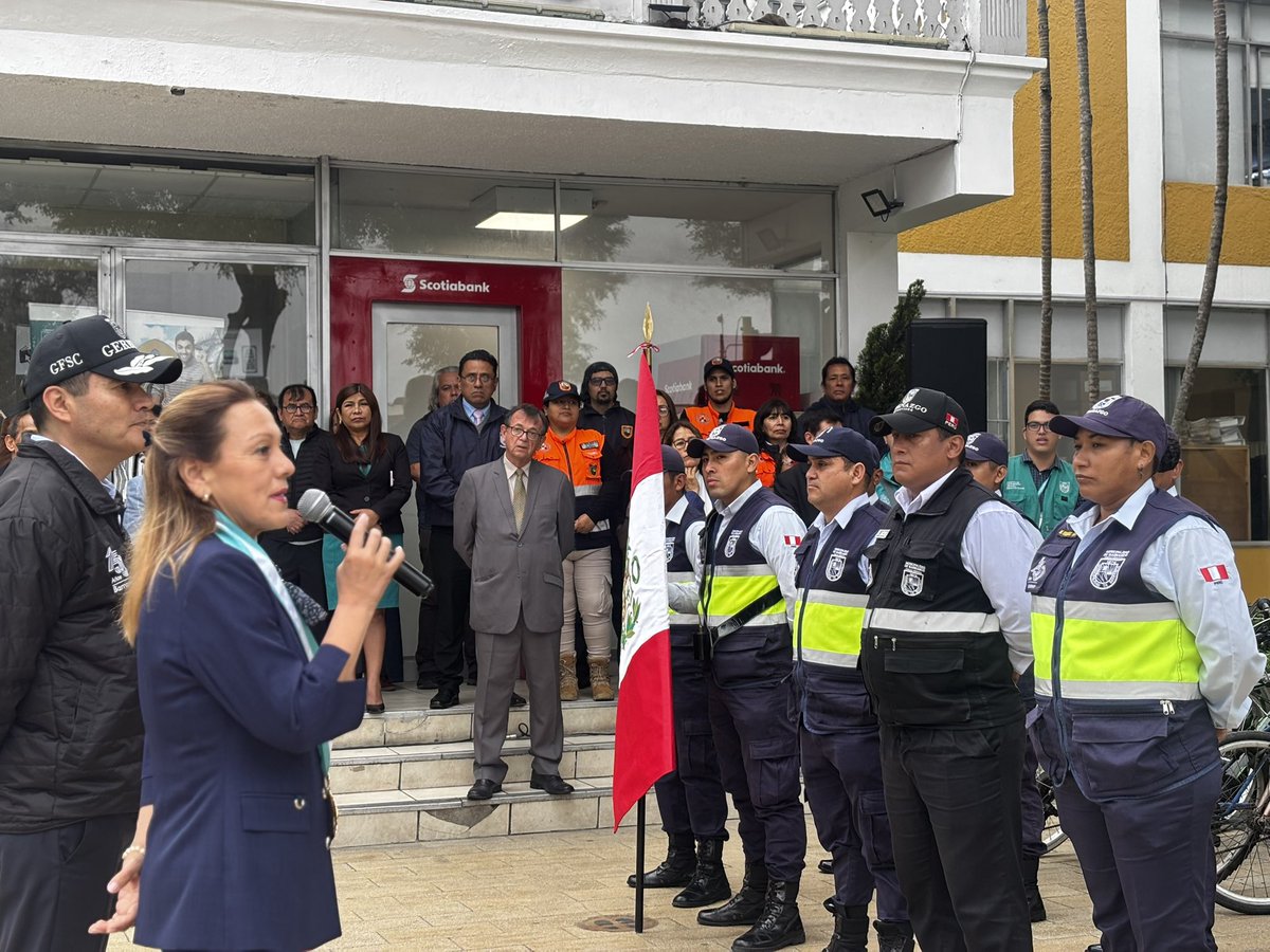 Con mucho orgullo 🇵🇪
Hoy cumplimos con las medidas complementarias del estado de emergencia publicadas por el poder ejecutivo para reforzar nuestra identidad nacional. Respeto y Unidad 💪
<a href="/presidenciaperu/">Presidencia del Perú 🇵🇪</a>