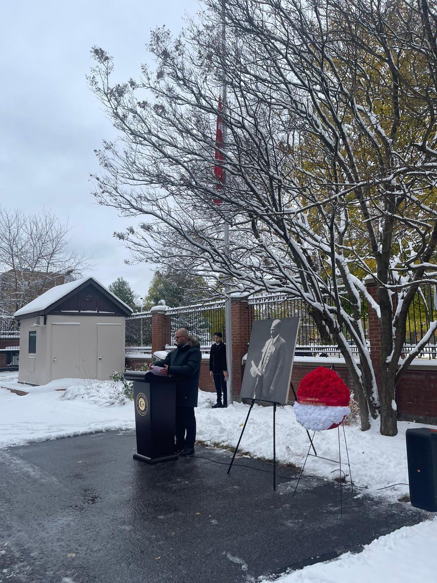 Cumhuriyetimizin kurucusu Ulu Önder Gazi Mustafa Kemal Atatürk’ü bugün Büyükelçiliğimizde vatandaşlarımızın da katılımıyla saygı, minnet ve özlemle andık.