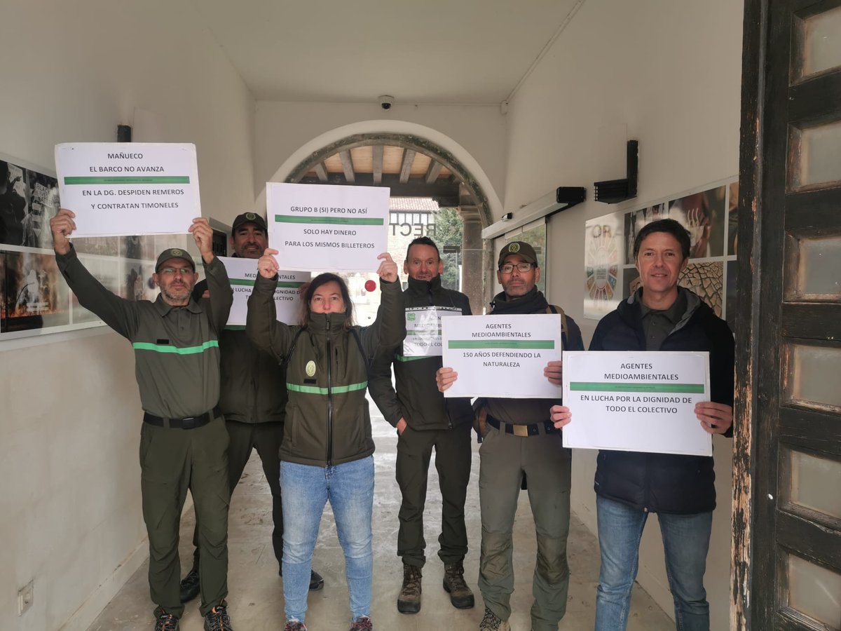 apamcyl's tweet image. #Regate de @alferma1 
Hoy en el #Rectorado @UBUEstudiantes 
El presidente ha acudido una hora y media antes de lo que comunicó en la convocatoria.
Estaban esperando  compañeros/as.
Han pedido que saliera 3 minutos para hablar con ellos, pero ha declinado la invitación. Seguimos