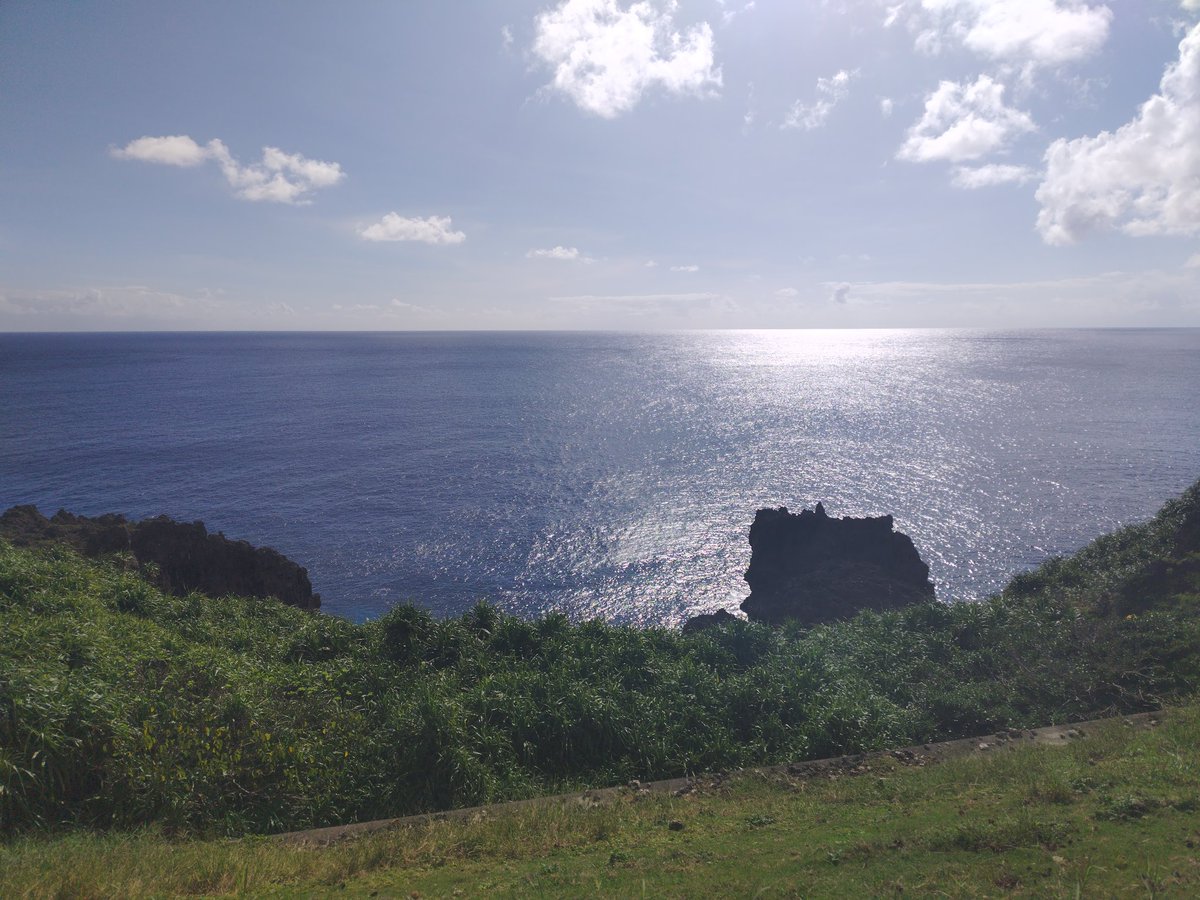 maeda_syoshi's tweet photo. 日本最西端与那国島一周マラソンに参加してきました。真夏日で、上りが地味に足にきましたが何とか25キロ完走しました。 https://t.co/tiXIQtNRkG