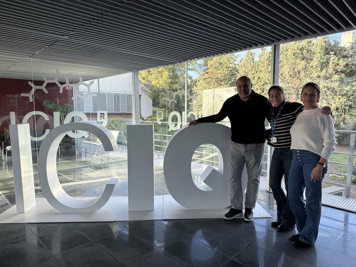 Hoy visitando a mi científica favorita <a href="/mariafvalerior/">María Fernanda Valerio Roa</a> en su trabajo <a href="/YipsyRoa/">Yipsy Roa Díaz</a> muy contento de sus avances