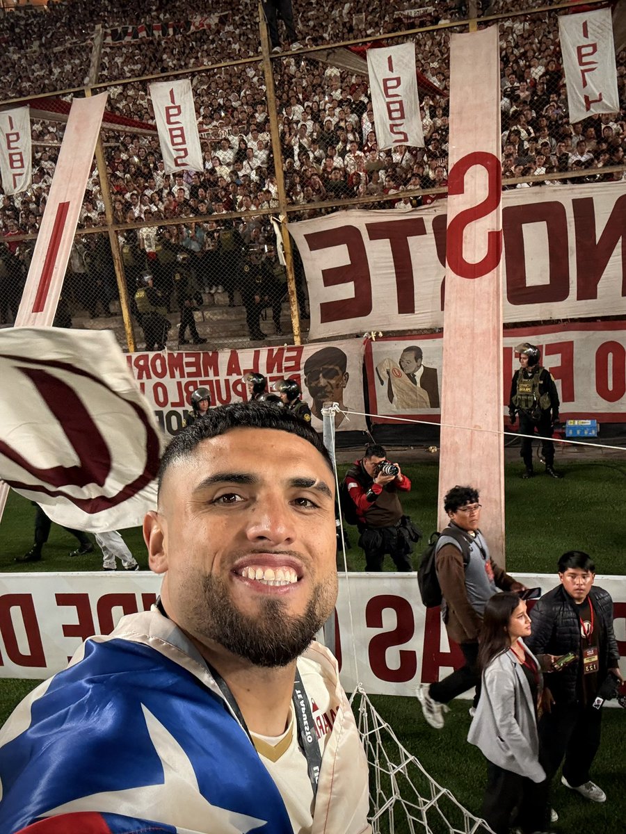 Universitario's tweet image. 👋 𝗕𝘂𝗲𝗻 𝗱𝗶́𝗮 𝗮 𝘁𝗼𝗱𝗼𝘀...

𝗘𝘀𝗽𝗲𝗰𝗶𝗮𝗹𝗺𝗲𝗻𝘁𝗲 𝗮 𝗹𝗼𝘀 #TricampeUnes 🏆🏆🏆

#UnTriConGarra