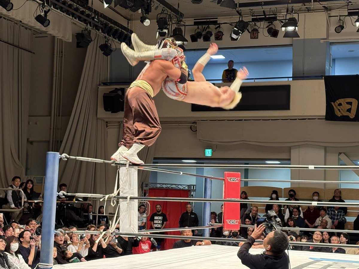 pwnotsudoi's tweet image. この試合を見たことは死ぬまで忘れないな。それは脳裏に焼きつくシーンが多かったから。清宮選手のダイナミックな技がひたすら凄かったし、ハヤブサ選手の完璧な技のクオリティも異常ですね。相性が良くて、これから何回も見たくなる最高の組み合わせ。天才同士の良きライバルに！

 #pwzero1