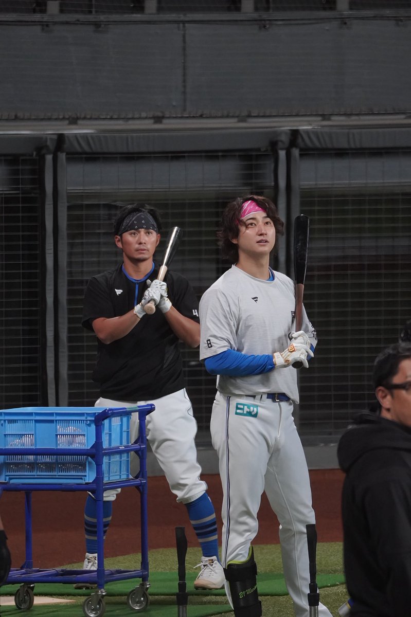 uu2__l's tweet photo. あさまがヌルッと大悟ﾁｬﾝの横来たり、大悟ﾁｬﾝがぽてぽてあさまのところ行ったり、とにかくずっと一緒だった😸

#lovefighters 
#上川畑大悟
#淺間大基 https://t.co/xBoslZ5UUl