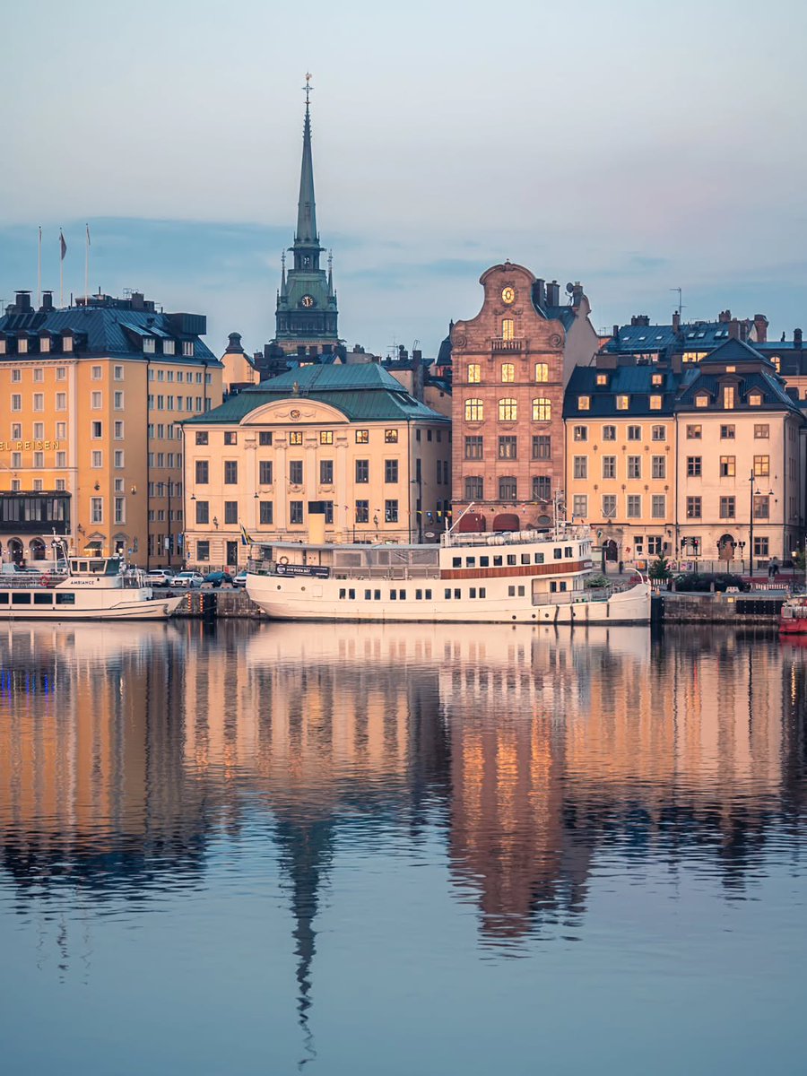 L23desSambran's tweet image. The world is too beautiful to not chase your dreams
#DreamChaser #Wanderlust #KeepExploring #GoAfterWhatYouWant