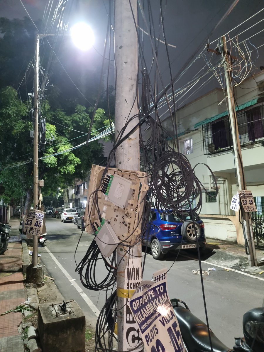 sprabur's tweet photo. @JioCare @reliancejio Great maintenance of Jio Fiber junction box in Adambakkam Chennai. Despite of multiple complaints Junction box left high and dry. Always takes 3 to 5 days to attend a complaint @JioCare @TRAI @reliancejio #JioFiber https://t.co/qU5hNoMNVS