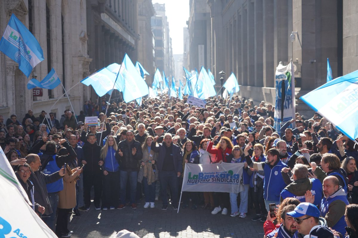 Nueva noticia (Movilización contra la Proscripción de CRISTINA ) ha sido publicada en Asociación Bancaria Seccional Buenos Aires bancariasba.com.ar/2025/06/19/mov…