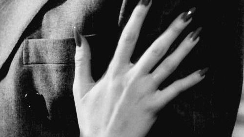 أتمنى لك ان تكون مع الشخص .الذي لا يحب ابتسامتك فقط  ..ان يحب حزنك مثلي .