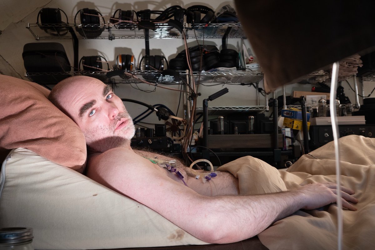 DafoeWhitney's tweet image. Time keeps passing by without a clue,
That I’m lying here alone inside this room,
I can’t live my life like others do,
So please stop passing by and get a clue.

=======
#mecfs #chronicillness #pwME #LongCovid