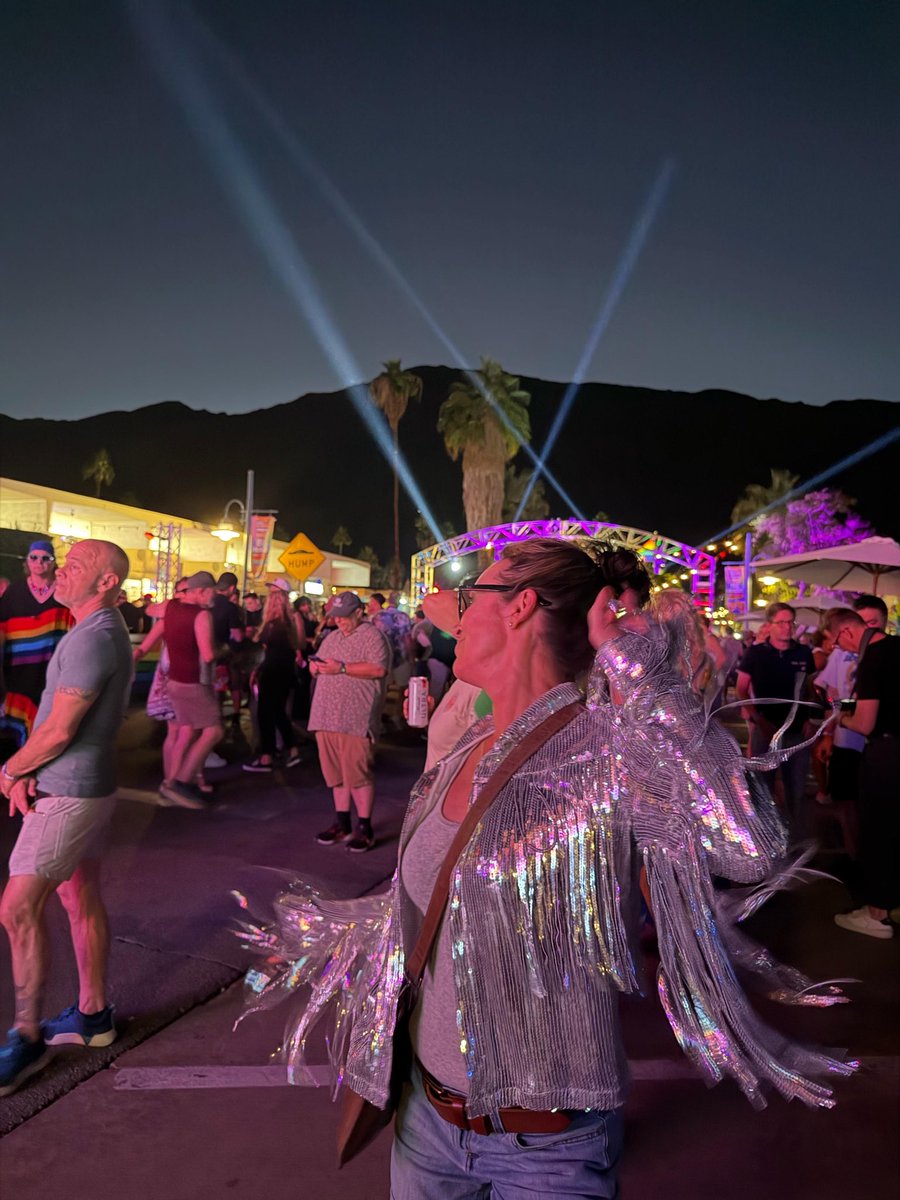 jodyvance's tweet image. Flexing my ally muscle. #PRIDE #LOVEISLOVE #PalmSprings #EQUALITY