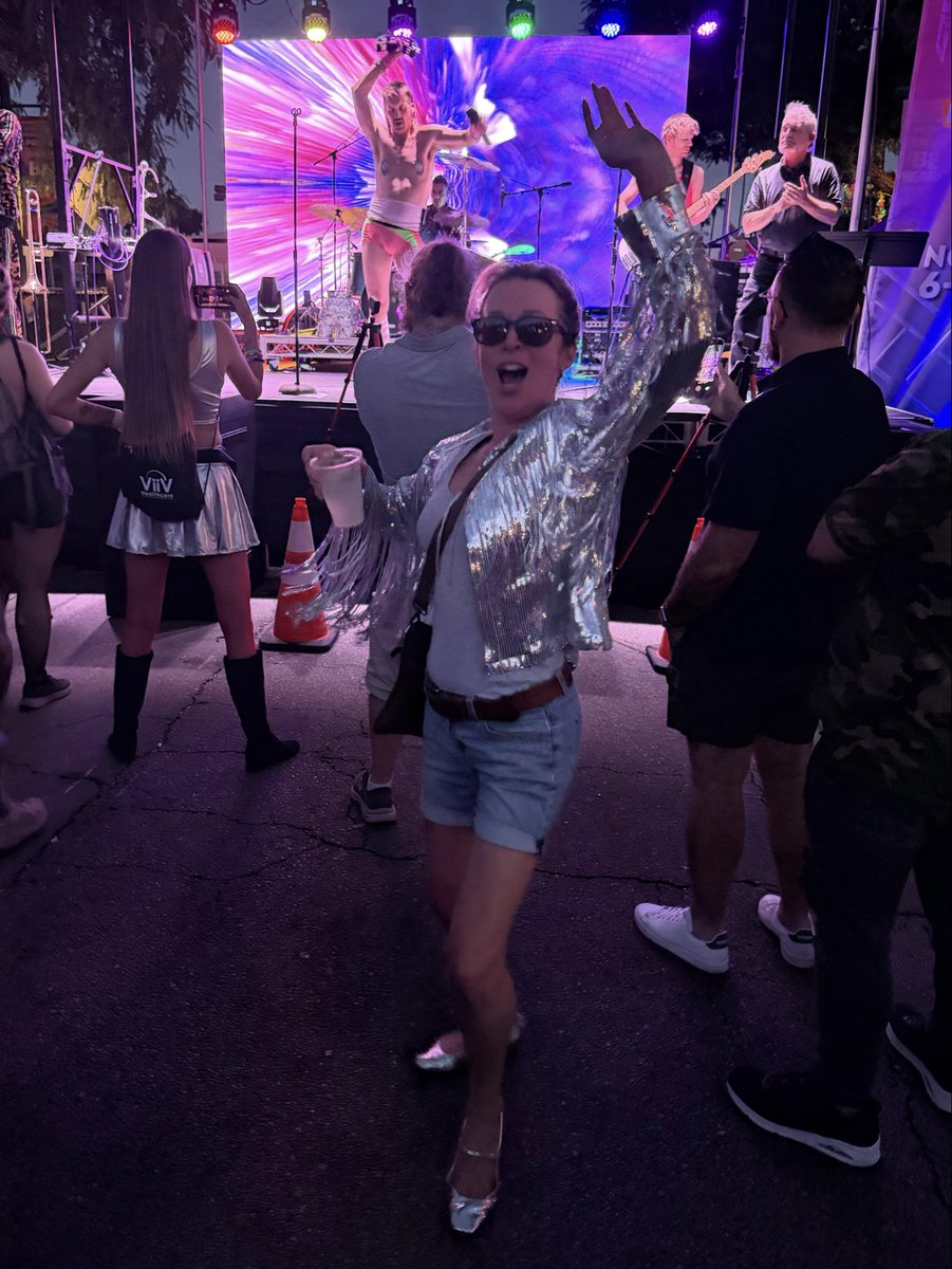 jodyvance's tweet image. Flexing my ally muscle. #PRIDE #LOVEISLOVE #PalmSprings #EQUALITY