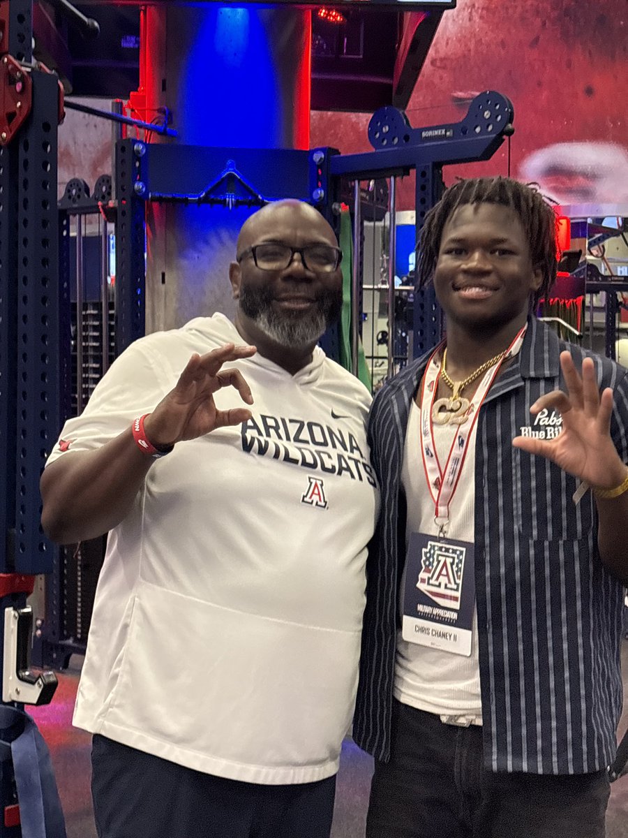 Had a blast at the homecoming game!! Thanks <a href="/RealCoachCarter/">Alonzo “Zo” Carter</a> <a href="/coachBSanders18/">Brandon Sanders</a> <a href="/LambertTashaun/">Tashaun Lambert</a> <a href="/CoachBrennan/">Coach Brennan</a> for the love! Feels like home!! <a href="/ArizonaFBall/">Arizona Football</a>