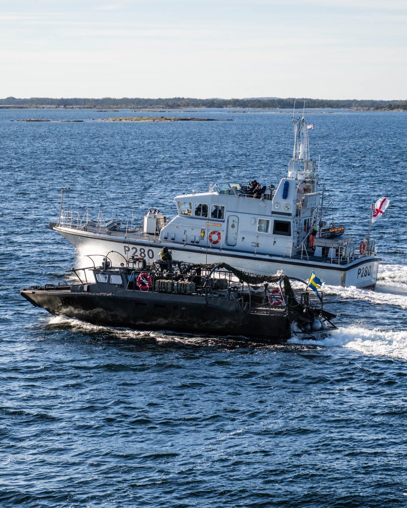 HMS Dasher tweet media