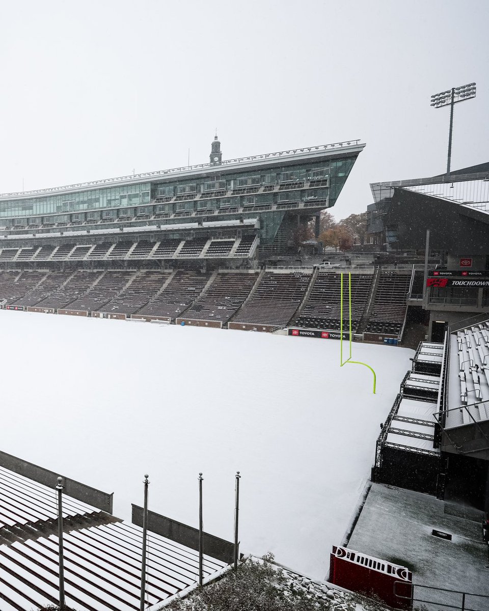 GoBEARCATS's tweet photo. Snow place like Clifton. 😉❄️ https://t.co/pGj6IDyHZH