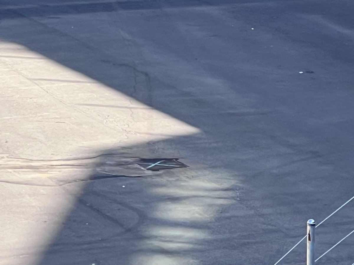 HHN365's tweet image. New house venue? 🤔

Exciting developments here at Universal Studios Hollywood where a temporary outline of the previously  rumored UES structure has appeared. The UES project is rumored to be a new purpose built venue for HHN and Fan Fest Nights at Universal Studios Hollywood.