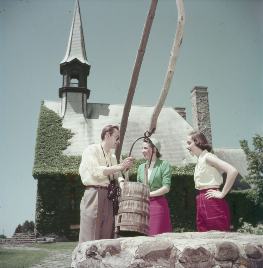 LibraryArchives's tweet image. “Darling, may I have a glass of water?” 
 
An everyday gesture now, but one that once required much more effort. 

Our Flickr album on wells will make you appreciate some of the advantages of technological progress. 

flickr.com/photos/lac-bac…

📷 3517825, 4317588, 3305972