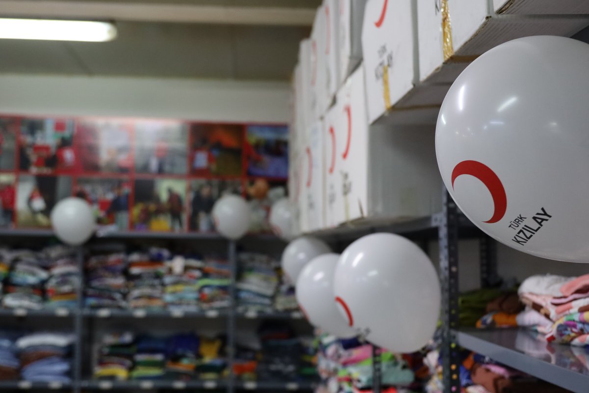 Türk Kızılay Konak Şubemizin öncülüğünde Tepecik Eğitim ve Araştırma Hastanesinde Sosyal Butik Projemizin açılışını gerçekleştirdik.
İzmir’de bir ilk olan Kızılay Sosyal Butik, ekonomik zorluk yaşayan hastaların kıyafet, hijyen ürünü gibi temel ihtiyaçlarını ücretsiz karşılayacak