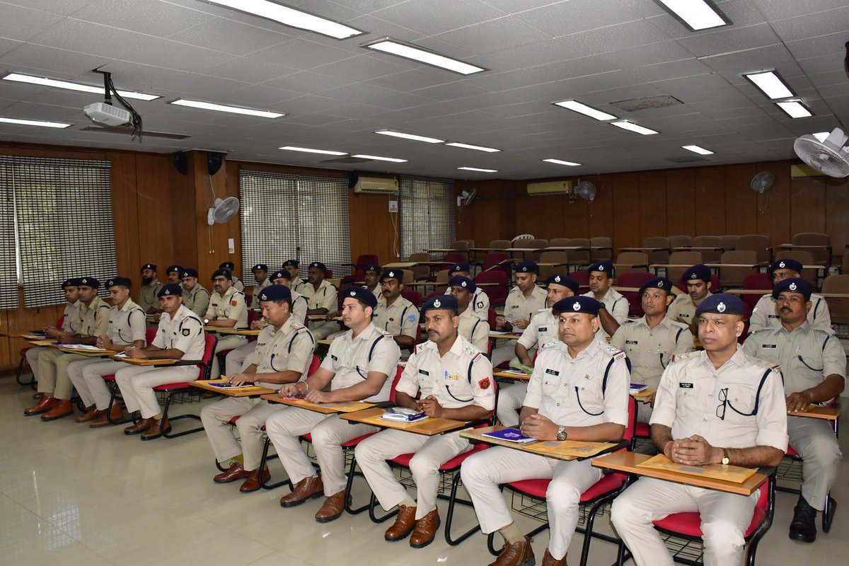 CISFTraining's tweet image. Inauguration of 3rd Batch of Advanced Intelligence Course at CISF NISA, Hyderabad!

The 3rd Batch of the Advanced Intelligence Course was inaugurated at the CISF National Industrial Security Academy (NISA), Hyderabad.

#CISF #NISA #CISFTraining #Intelligence @CISFHQrs