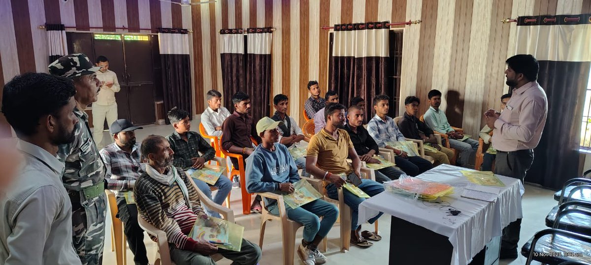 62BnSSB_INDIA's tweet image. 62वीं वाहिनी स.सी.बल, भिनगा के‘जी’समवाय भैसाही नाका द्वारा ग्राम गब्बापुर में ग्रामीणों हेतु प्लंबिंग कोर्स की शुरुआत की गई एवं
प्रशिक्षुओं संग “वन्दे मातरम्”की 150वीं वर्षगांठ पर गीत गाया। #CivicActionProgramme #skilldevelopment  #VandeMataram #RashtraBhakti #NationFirst