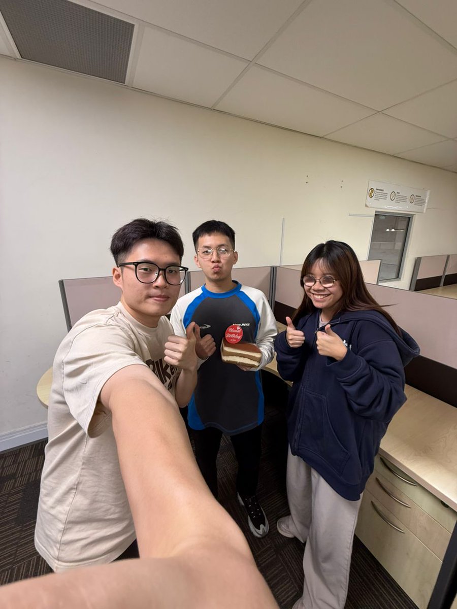 Declarators_'s tweet image. Happy Birthday to Wallace from our Key Account team! 

Thank you so much for working on your birthday!

#Declarators #Logistics #DeclaratorsCulture #BirthdayCelebration