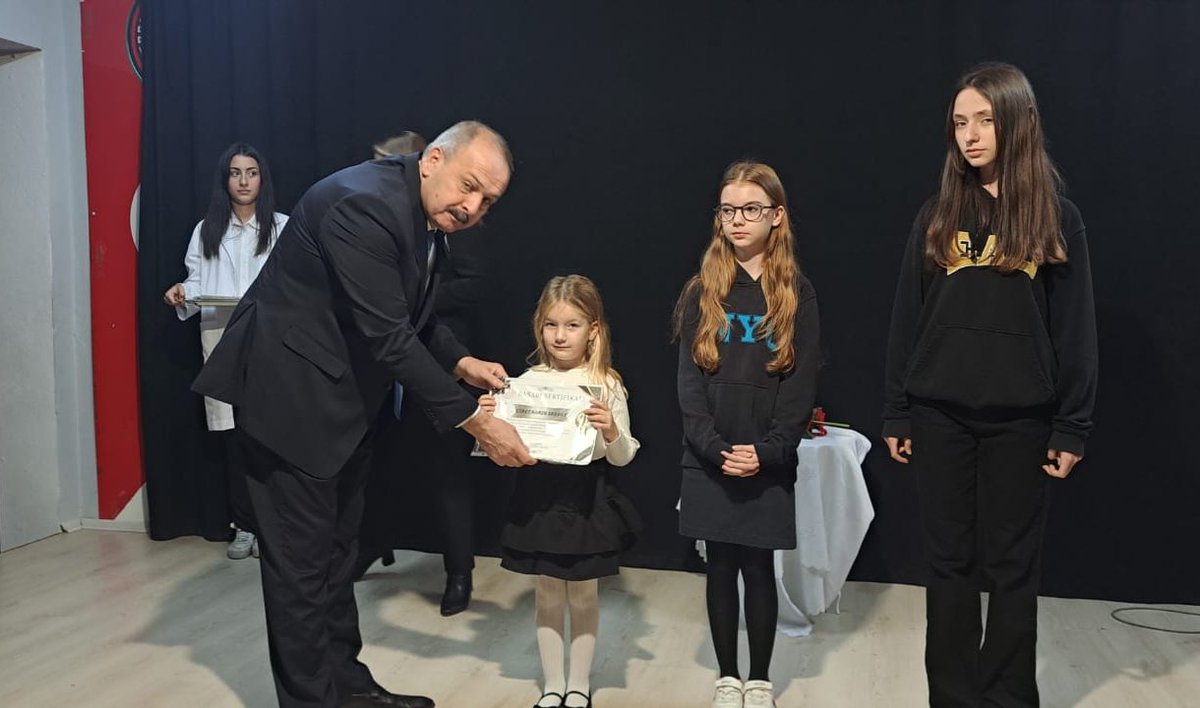 Kaymakamımız Hasan Göç, Cumhuriyetmizin Banisi Gazi Mustafa Kemal Atatürk'ün ebediyete irtihâlinin 87. yıldönümü sebebiyle düzenlenen anma programına katıldı.