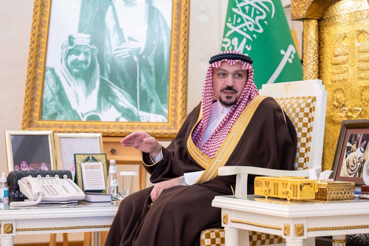 خلال استقبال سموه وكيل الإمارة وفريق العمل بإدارة تقنية المعلومات بمناسبة حصول الإمارة على المركز الثاني في نتائج قياس التحول الرقمي لعام 2025..

سمو #أمير_منطقة_القصيم : الحمد لله من قبل ومن بعد على فضل الله وتوفيقه ان حصلت إمارة منطقة القصيم على هذا الاستحقاق والتميز التقني