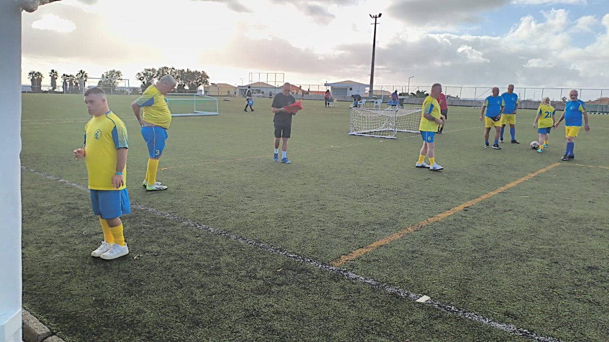 MadeiraWF's tweet photo. Inter Madeira Walking Football in Porto Santo, Madeira Island tournament.

#WalkingFootball #Madeira #intermadeirawalkingfootball #portosantoisland https://t.co/jBDmCLJ9bR